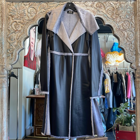 Faux leather long jacket liquid look and soft faux fur shearling lining - Picture 2 of 12